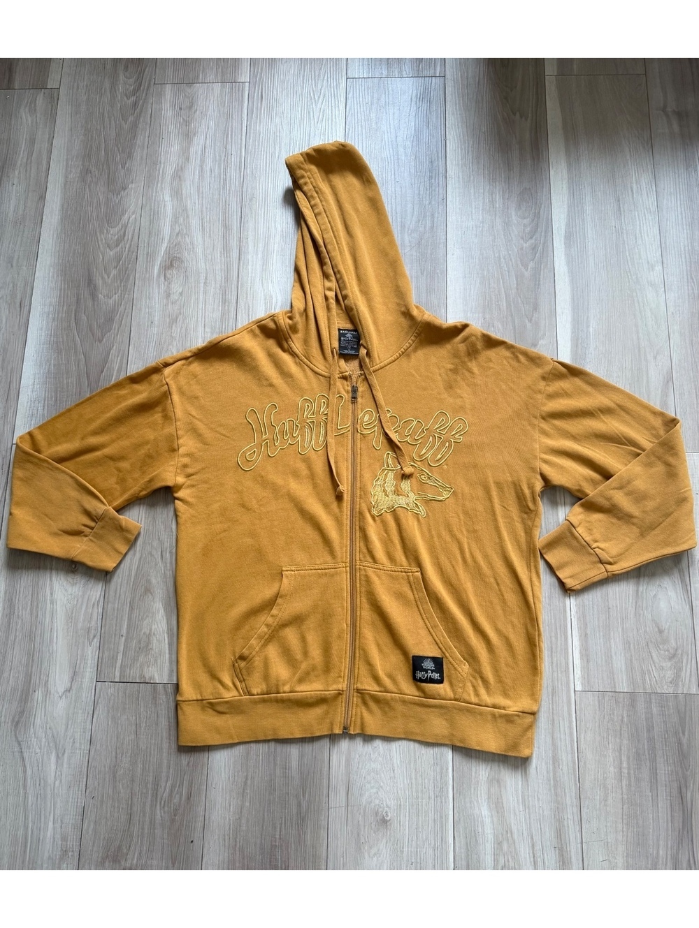 BoxLunch Harry Potter Hufflepuff Mustard Embroidered Zip Hoodie Size M